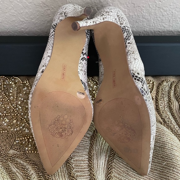 🐍Vince Camuto stilettos🐍 - Picture 4 of 5